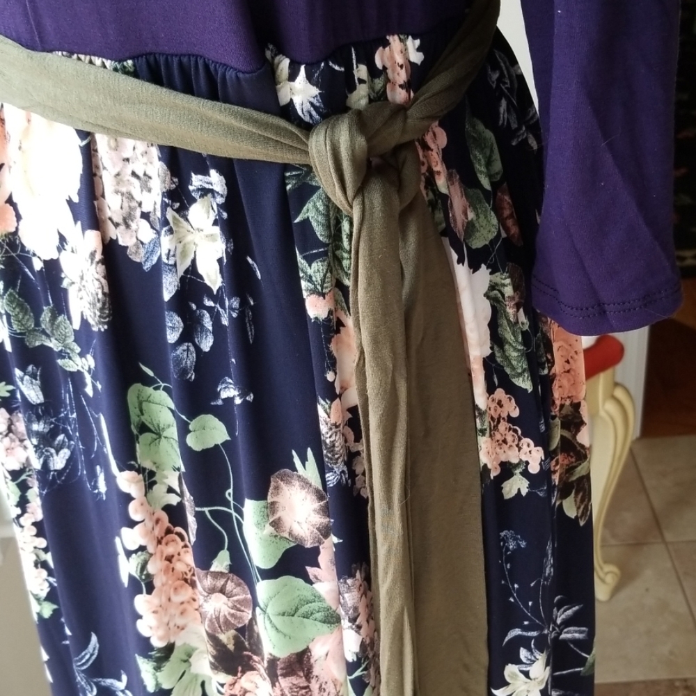 ๐Egs๐ป by Elรณges Navy & White Floral Maxi Dress 1/2 price - Picture 14 of 16